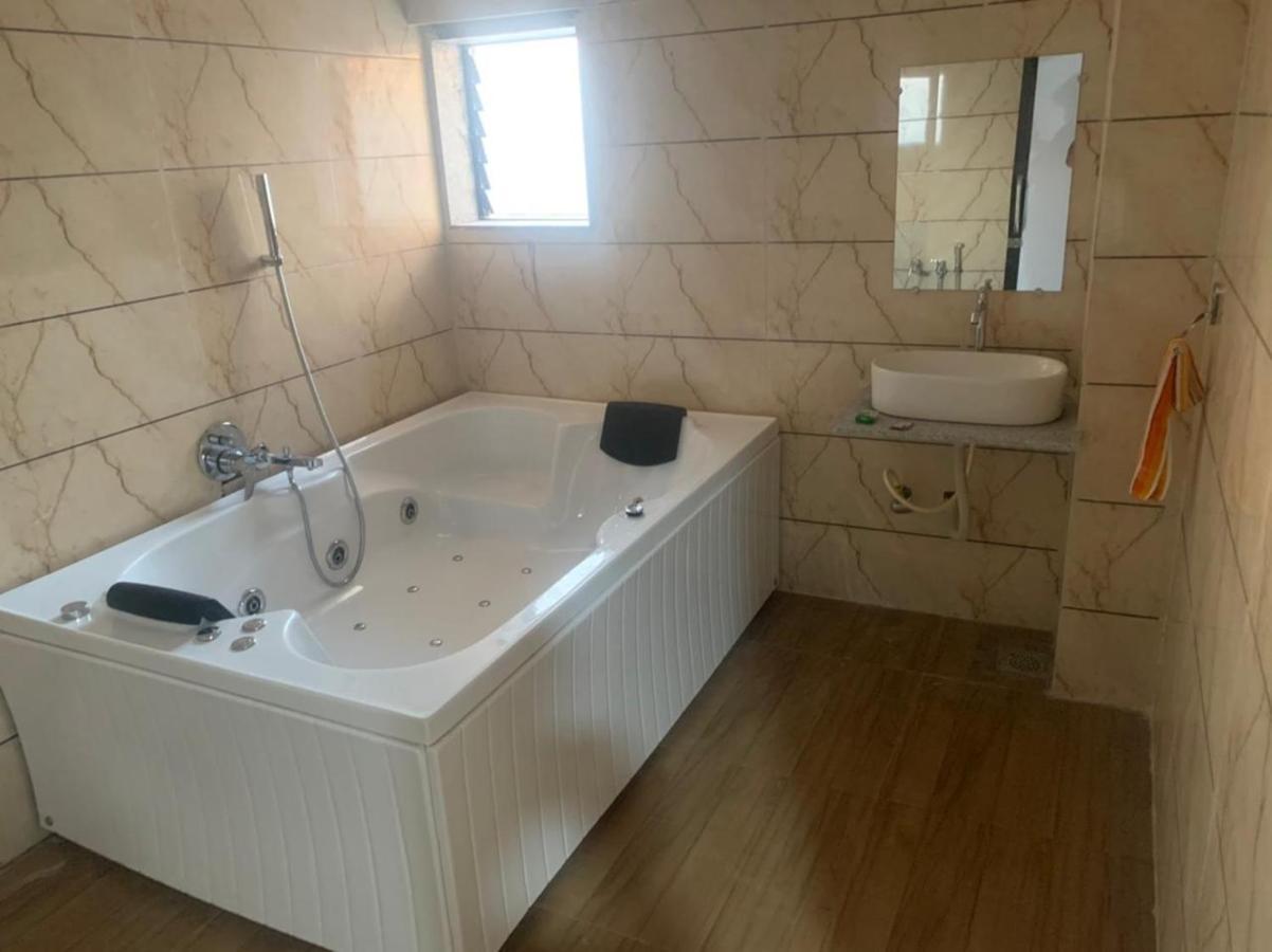 Viramgam Kesar Hotel מראה חיצוני תמונה