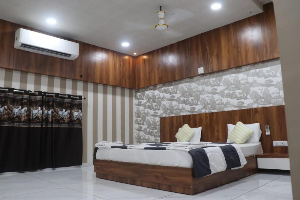 Viramgam Kesar Hotel מראה חיצוני תמונה