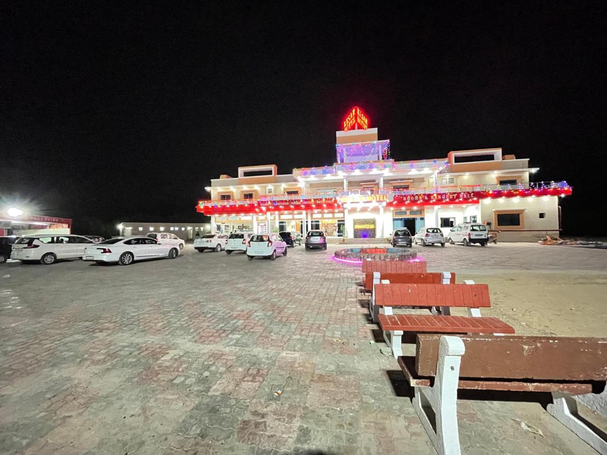 Viramgam Kesar Hotel מראה חיצוני תמונה